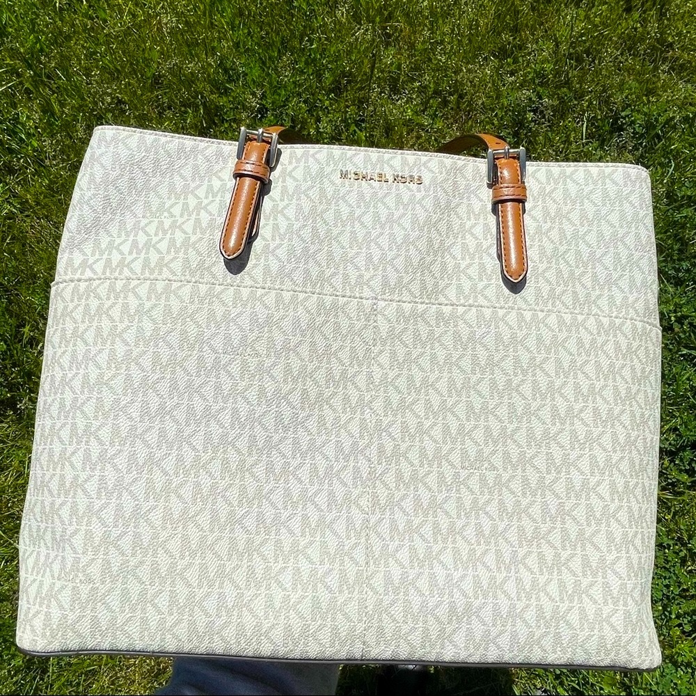 ⛔️SOLD⛔️Michael Kors Tote Bag - Picture 7 of 11
